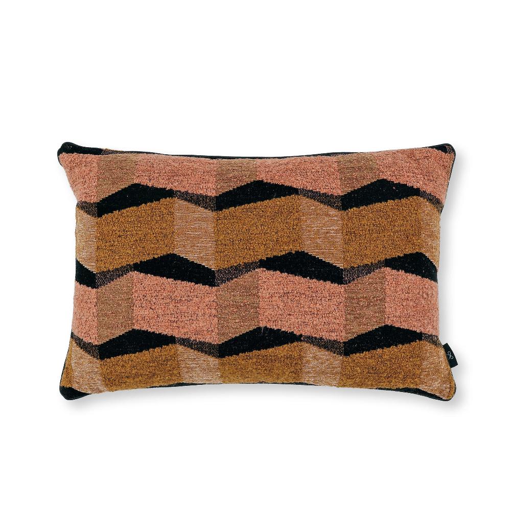 Combinaison caractéristique de texture et de couleurs, Muoto est un coussin original qui représente un beau chevron en alternant des formes de chenille douce et de bouclé tactile.
