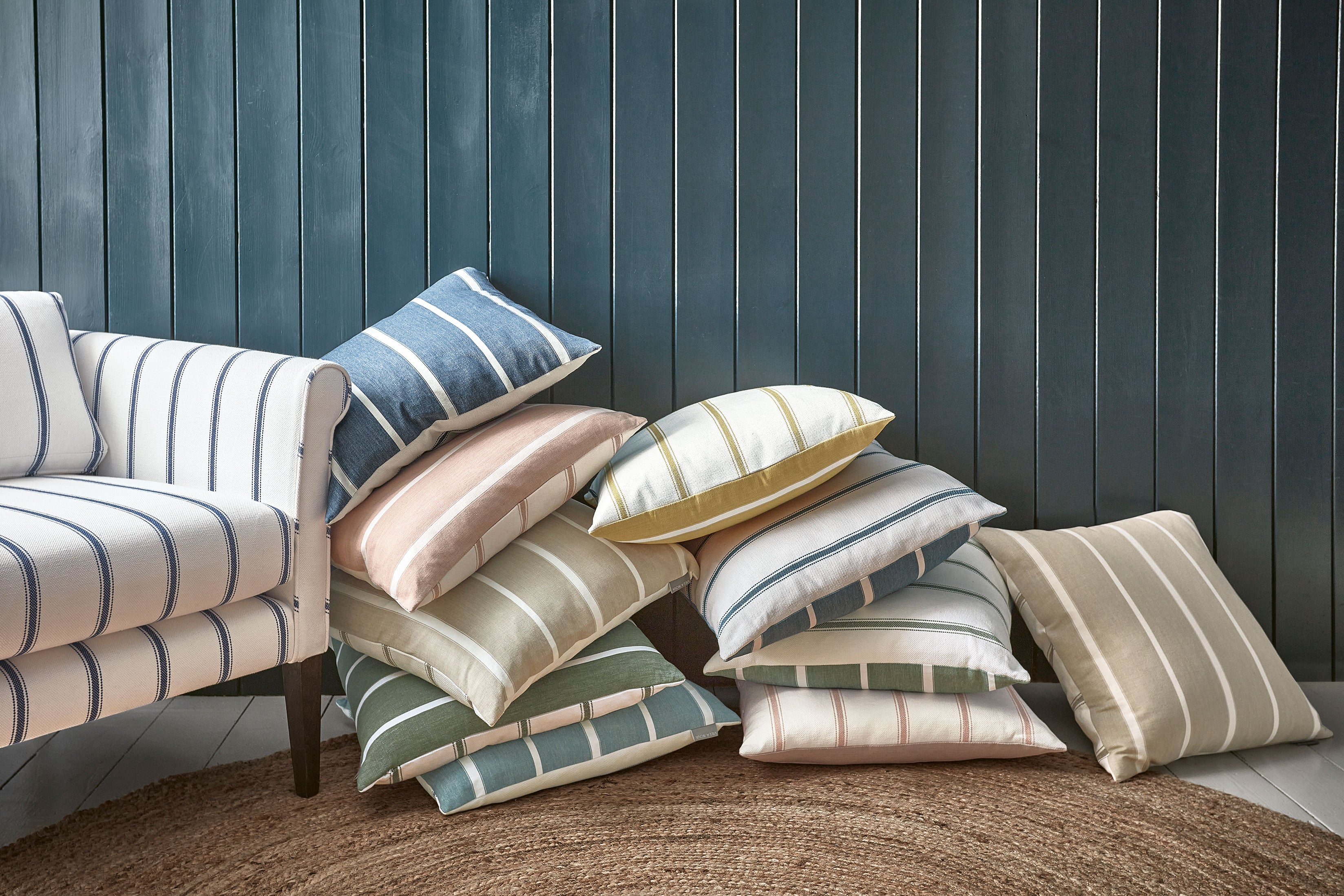 Article about ready made cushions and a picture from Villa Nova design about ready made cushion