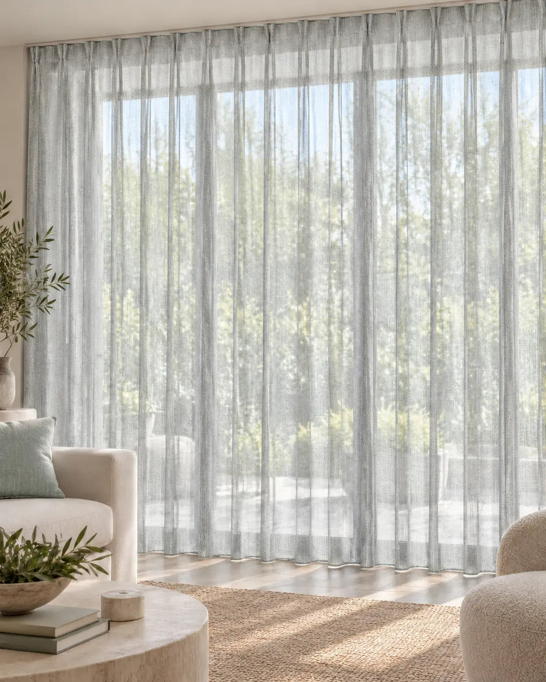 Voilage Arthemis 506 Silver en situation, non-feu M1 de 300 cm de laize
