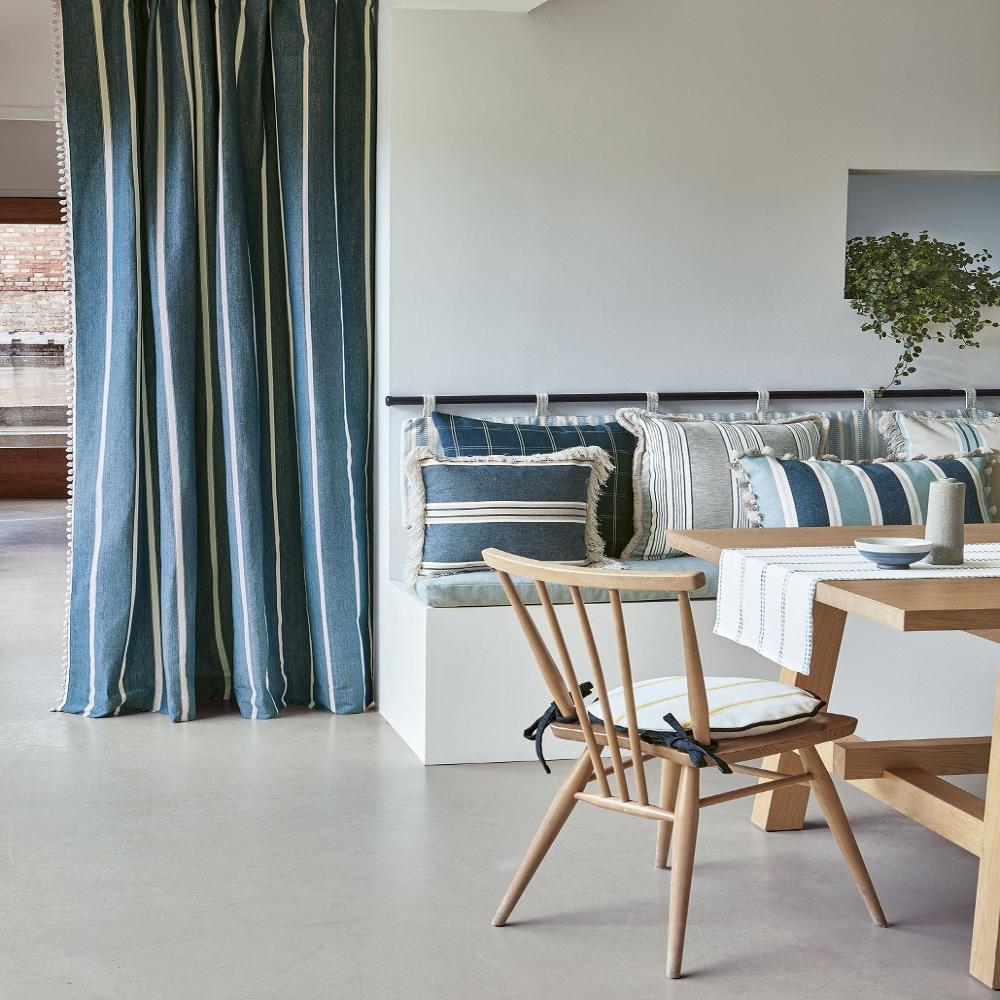 La collection Marne offre une variété de rayures classiques et contemporaines, déclinées en diverses textures et tailles
