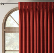 À travers Beldour Red, un tissu d'une largeur de 315 cm, nous avons créé un nouveau terme pour décrire la soie